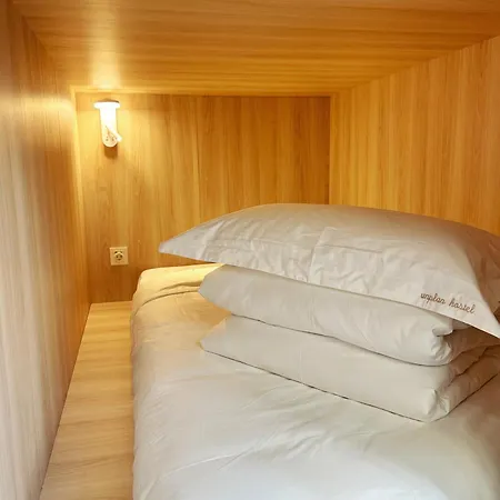 Unplan Hostel Madrid Exterior photo