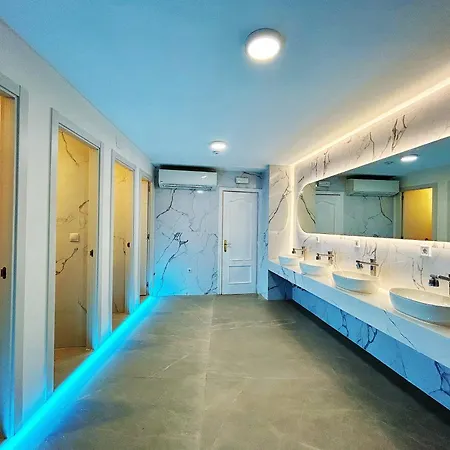 Unplan Hostel Madrid Exterior photo